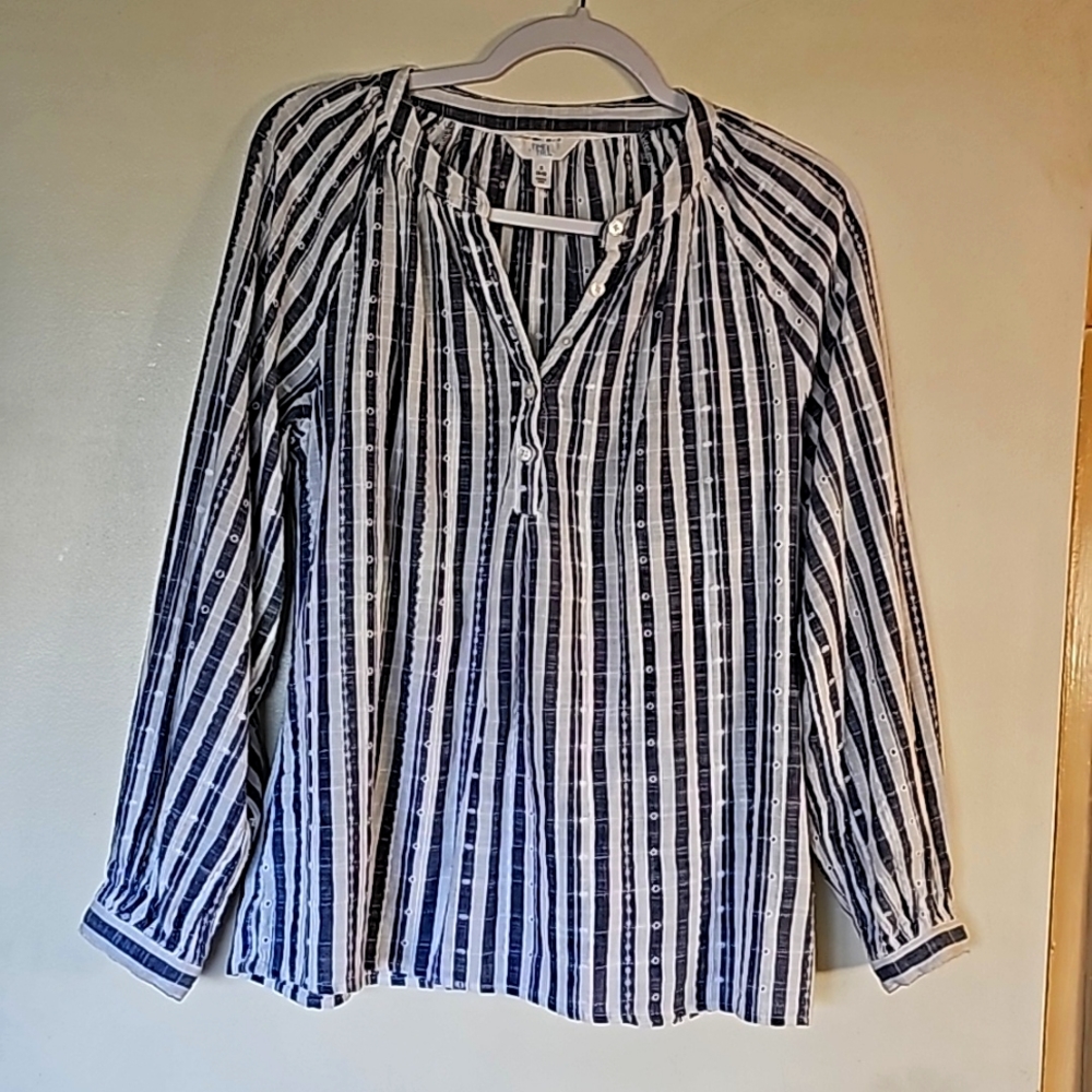 TIME AND TRU top in size small.